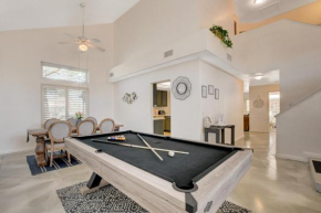 10 min to Strip! Bright & Cozy Home w/ Pool Table